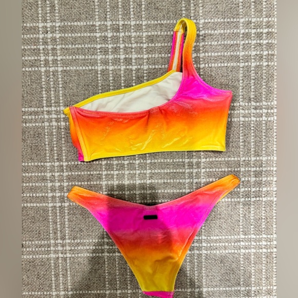 TRIANGL One-Shoulder Bikini Set - Picture 3 of 3